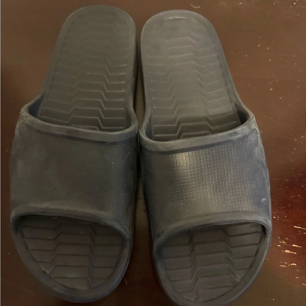 😁🛝🔥Men’s Slide Sandals Size 11 USA Comfort Rubber Pool Shower Slides